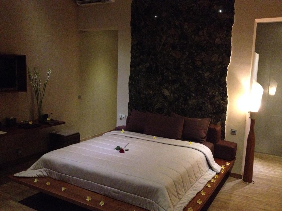 Hotel The Puncak Lombok Senggigi Exterior foto