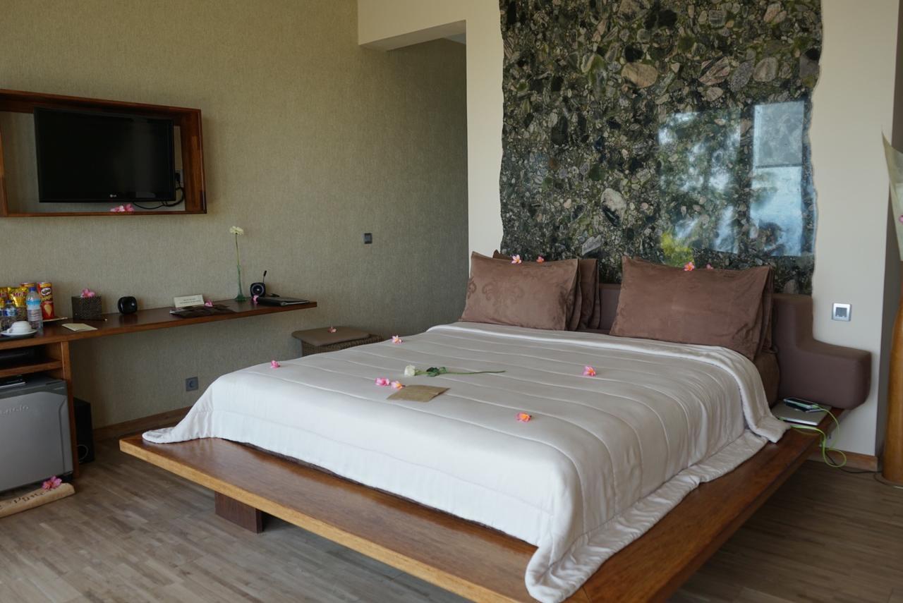 Hotel The Puncak Lombok Senggigi Exterior foto
