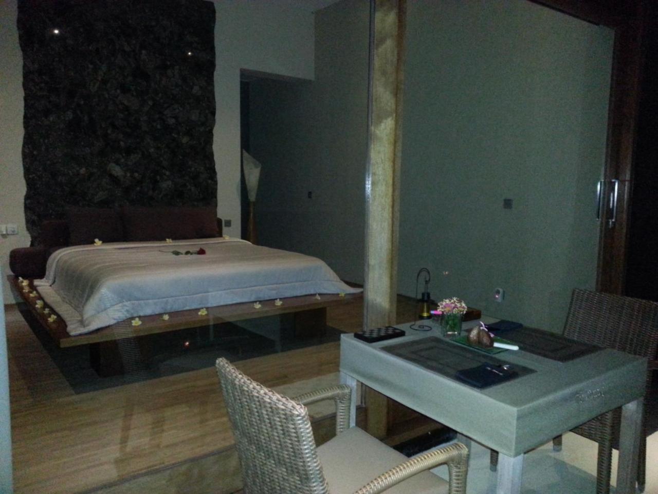 Hotel The Puncak Lombok Senggigi Exterior foto